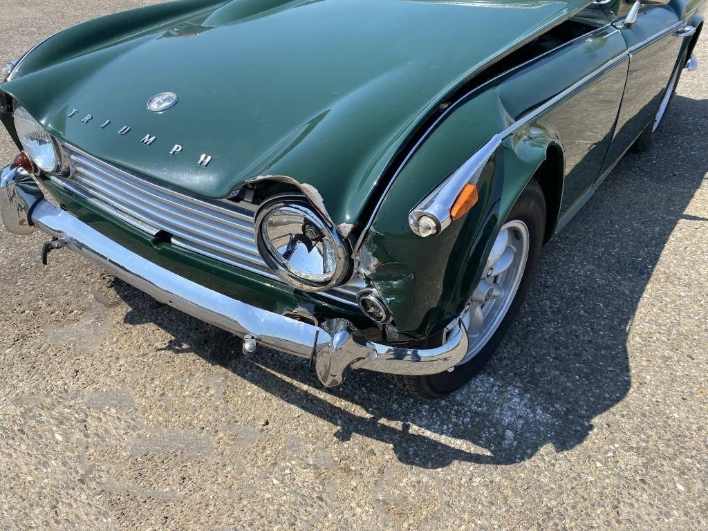 Coche Triumph TR4-A + Hard Top / OldTimer endommagé: foto 10