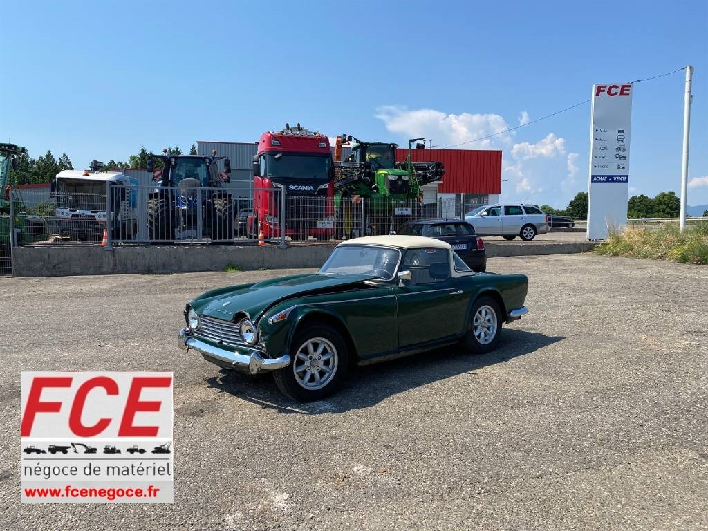 Triumph TR4-A + Hard Top / OldTimer endommagé - Coche: foto 1 Triumph TR4-A + Hard Top / OldTimer endommagé - Coche: foto 1