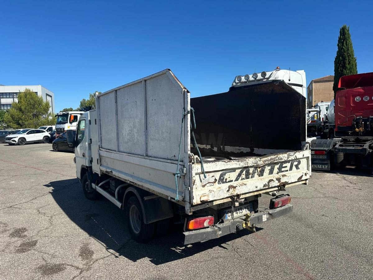 Mitsubishi Canter 35C13 - Furgoneta basculante: foto 4 Mitsubishi Canter 35C13 - Furgoneta basculante: foto 4