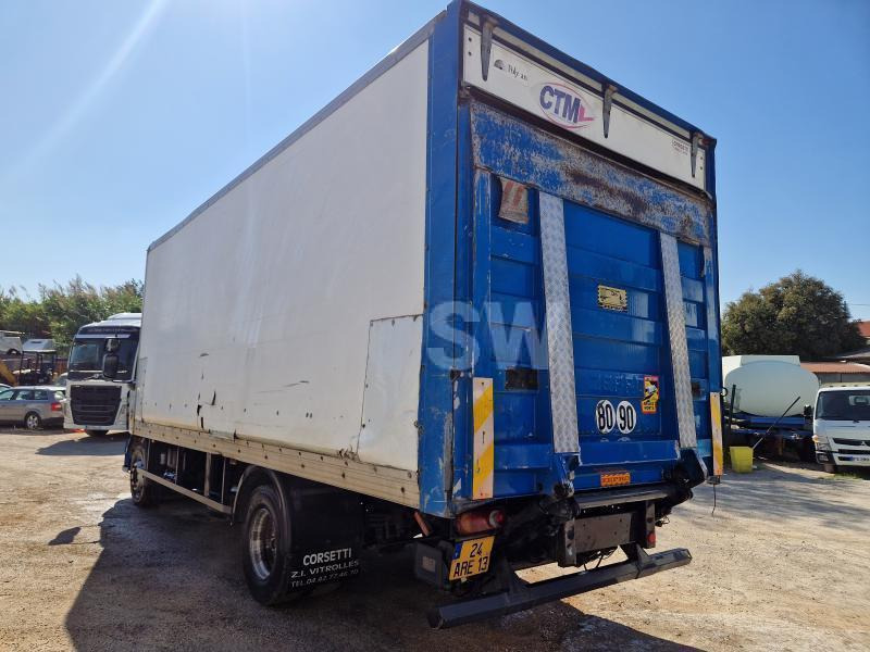 Renault DCI 220 - Camión caja cerrada: foto 4 Renault DCI 220 - Camión caja cerrada: foto 4