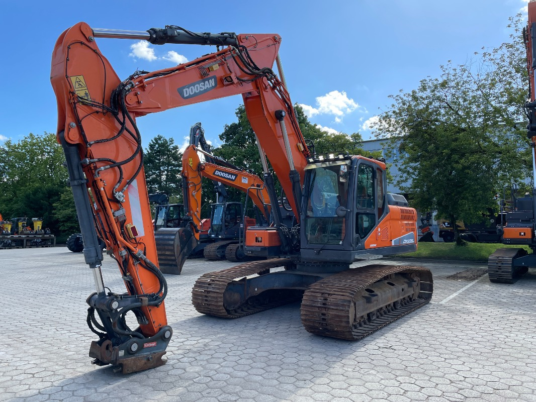 Doosan DX235LC-5 - Excavadora de cadenas: foto 1 Doosan DX235LC-5 - Excavadora de cadenas: foto 1