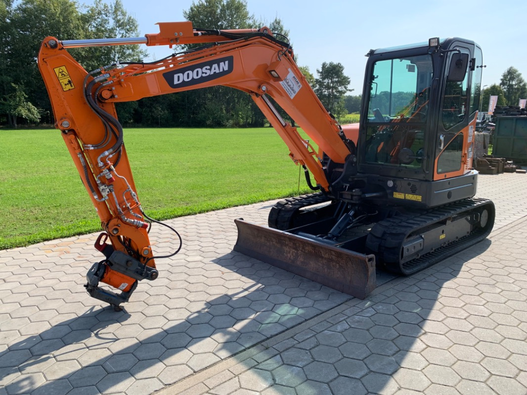 Doosan DX63-3 - Miniexcavadora: foto 1 Doosan DX63-3 - Miniexcavadora: foto 1