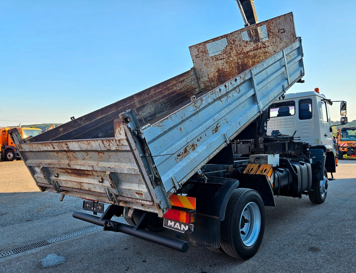 Camión volquete, Camión grúa MAN LE 14.250 4x4 HIAB 077BS-2 Kran Greifer: foto 15