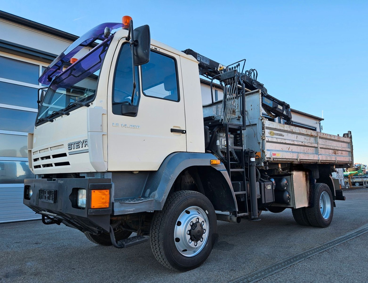 MAN LE 14.250 4x4 HIAB 077BS-2 Kran Greifer - Camión volquete, Camión grúa: foto 5 MAN LE 14.250 4x4 HIAB 077BS-2 Kran Greifer - Camión volquete, Camión grúa: foto 5