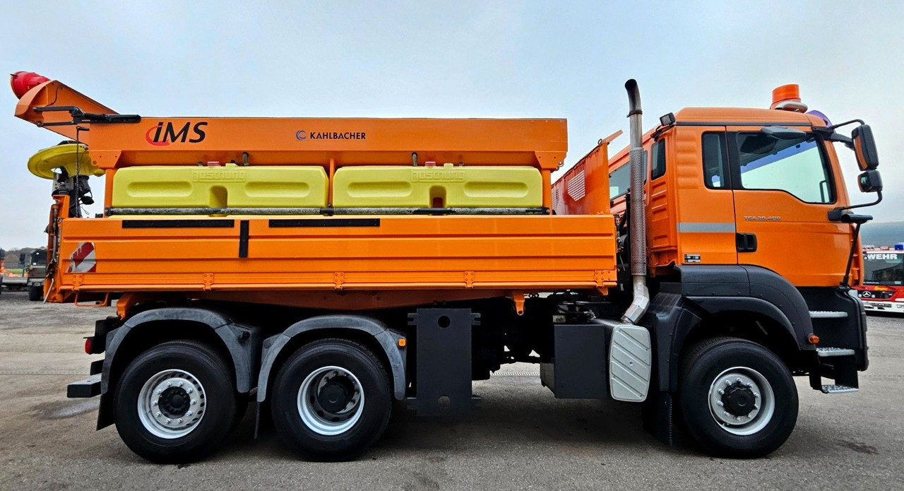 MAN TGA 28.400 6x4-4 Winterdienst - Camión volquete: foto 2 MAN TGA 28.400 6x4-4 Winterdienst - Camión volquete: foto 2