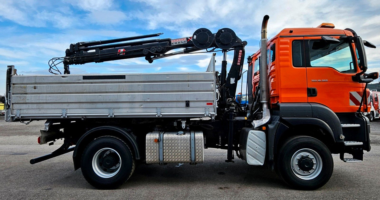 MAN TGS 18.360 4x4 BL HIAB Funk Kran Euro5 - Camión volquete, Camión grúa: foto 2 MAN TGS 18.360 4x4 BL HIAB Funk Kran Euro5 - Camión volquete, Camión grúa: foto 2