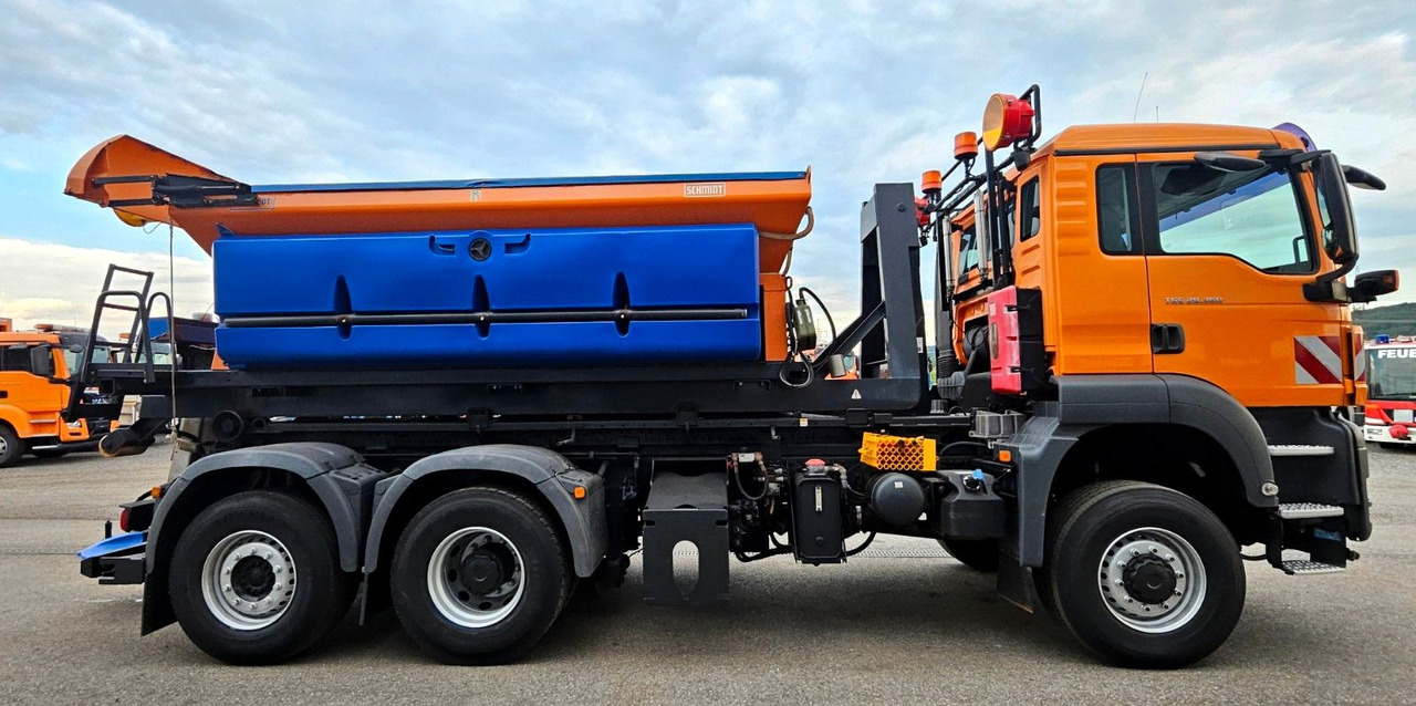 MAN TGS 28.360 6x4-4 BL EEV Winterdienst Streuer - Camión multibasculante: foto 5 MAN TGS 28.360 6x4-4 BL EEV Winterdienst Streuer - Camión multibasculante: foto 5