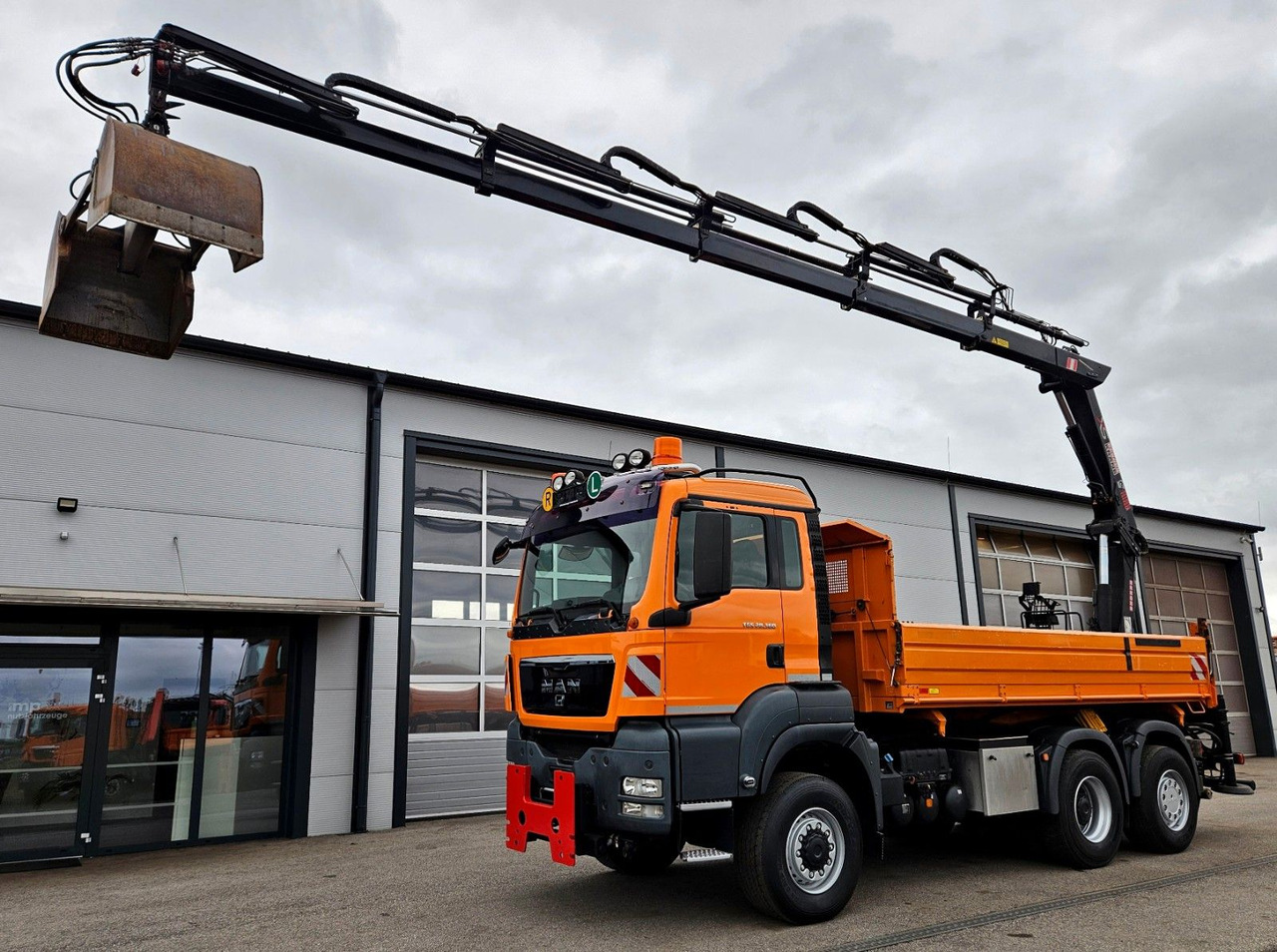 MAN TGS 28.360 6x4-4 HIAB 144E-4 Kran Euro5 - Camión volquete, Camión grúa: foto 1 MAN TGS 28.360 6x4-4 HIAB 144E-4 Kran Euro5 - Camión volquete, Camión grúa: foto 1