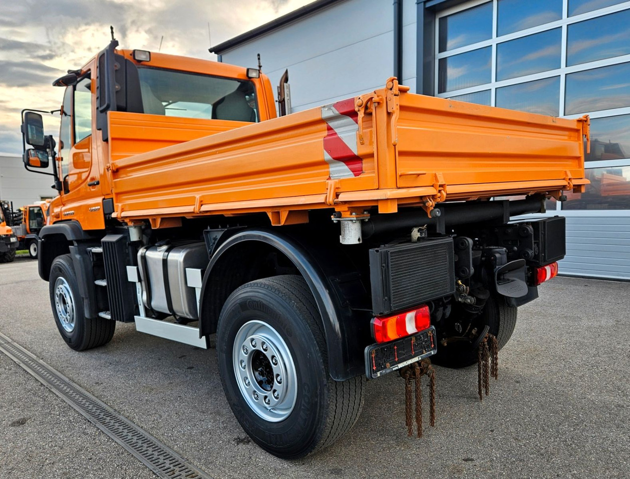 Unimog U527 UGE Euro6 VarioPilot Hydrostat - Camión volquete: foto 3 Unimog U527 UGE Euro6 VarioPilot Hydrostat - Camión volquete: foto 3