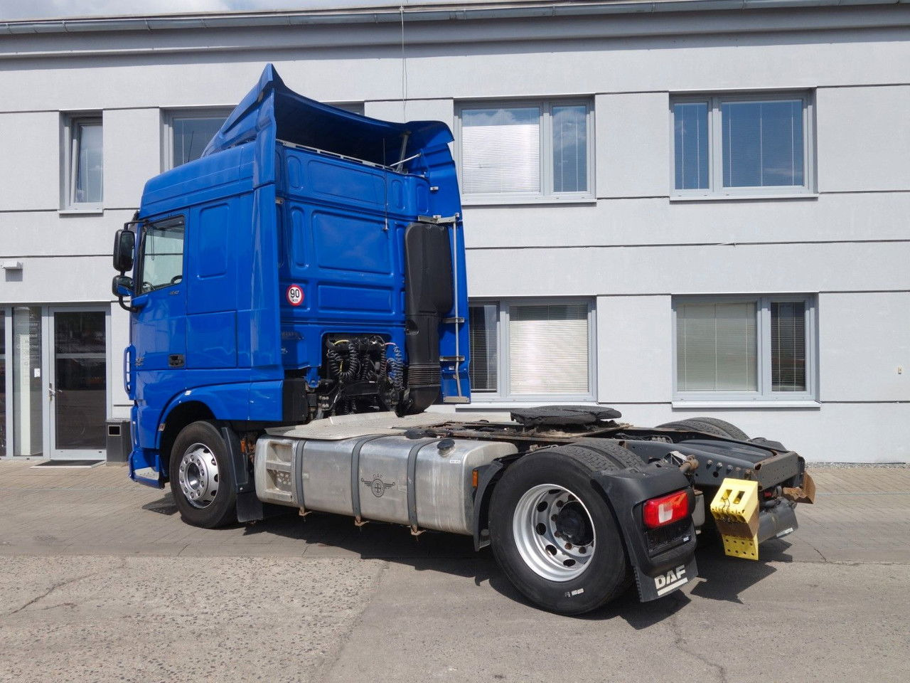 DAF XF 460 SC Standard, Standklima, Xenon, 3 Stk. - Cabeza tractora: foto 4 DAF XF 460 SC Standard, Standklima, Xenon, 3 Stk. - Cabeza tractora: foto 4