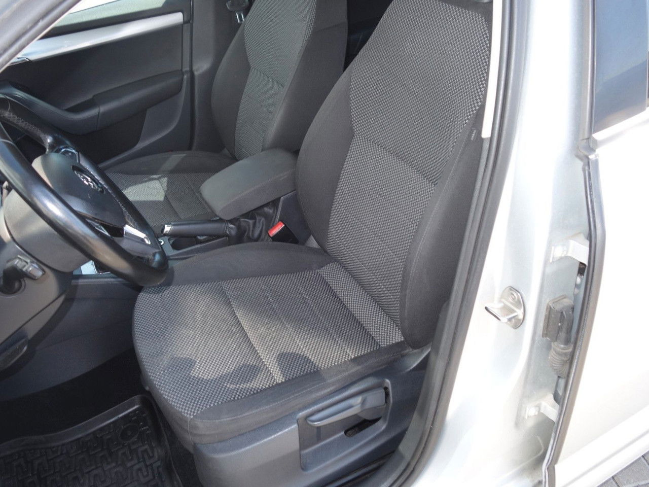 Coche familiar Škoda Octavia Combi Ambition 1,6 TDI, DSG, Navi, Clima: foto 10