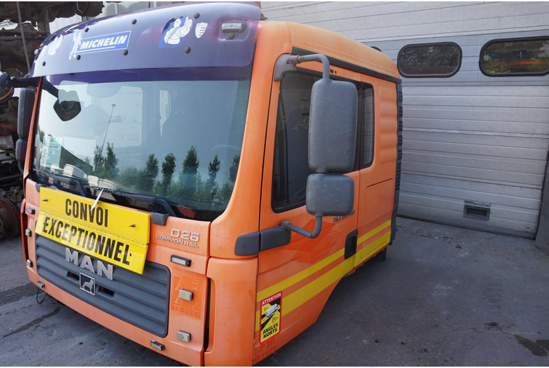 MAN F99L34 TGA - Cabina e interior para Camión: foto 2 MAN F99L34 TGA - Cabina e interior para Camión: foto 2