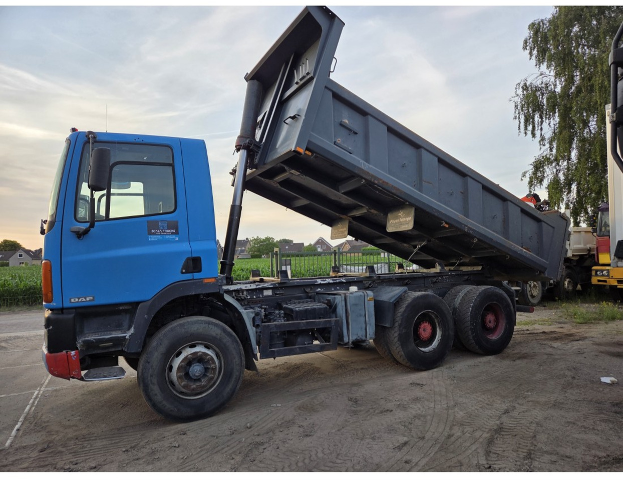 DAF 85 400 ATI 6x4 Tipper - Camión volquete: foto 3 DAF 85 400 ATI 6x4 Tipper - Camión volquete: foto 3