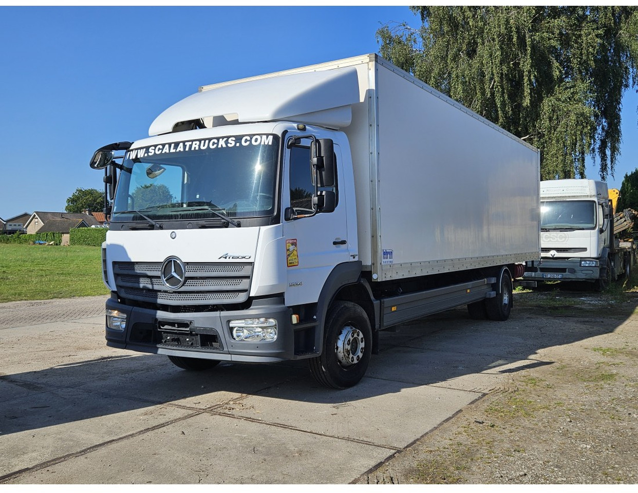 Mercedes-Benz Atego 1624 Euro 6 Closed Box Loading lift very clean - Camión caja cerrada: foto 1 Mercedes-Benz Atego 1624 Euro 6 Closed Box Loading lift very clean - Camión caja cerrada: foto 1