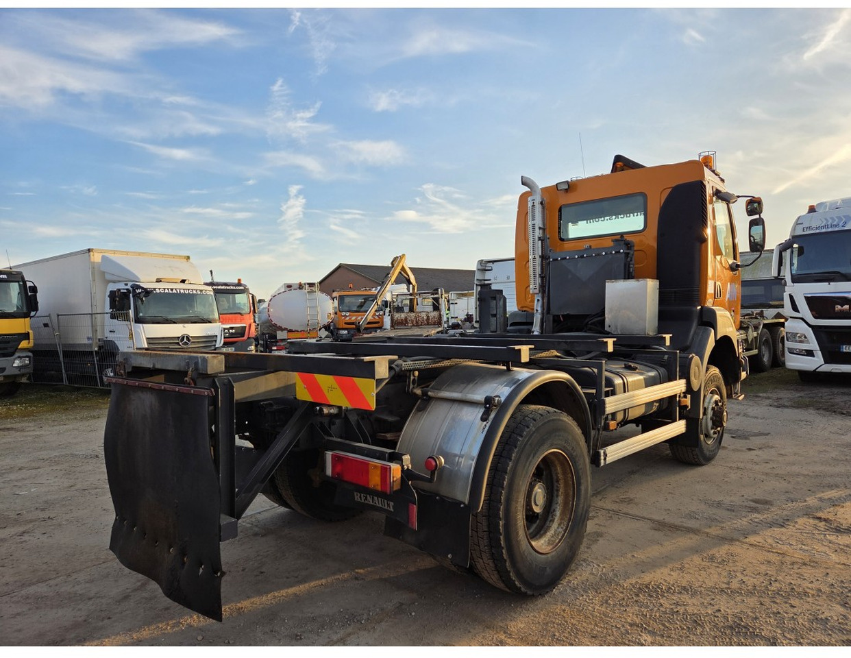 Renault Kerax 260 4x4 Chassis Manual Gearbox Mechanical pump Pompe Mecanique - Camión chasis: foto 5 Renault Kerax 260 4x4 Chassis Manual Gearbox Mechanical pump Pompe Mecanique - Camión chasis: foto 5