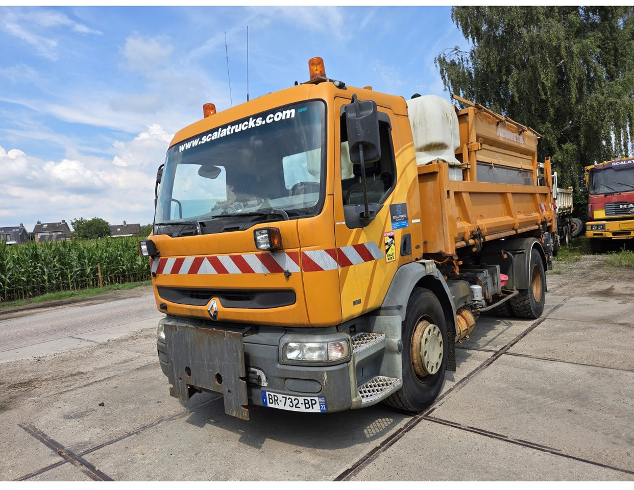 Renault Premium 300 4x2 Tipper Gritter Manual Gearbox Mechanical pump Pomp - Camión volquete: foto 1 Renault Premium 300 4x2 Tipper Gritter Manual Gearbox Mechanical pump Pomp - Camión volquete: foto 1