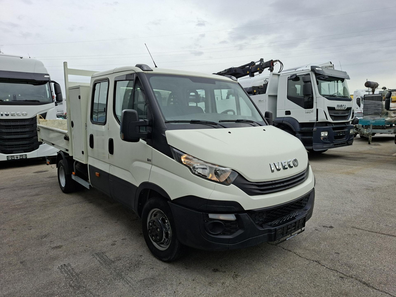 IVECO Daily 35C12D - Furgoneta basculante, Furgoneta combi: foto 2 IVECO Daily 35C12D - Furgoneta basculante, Furgoneta combi: foto 2