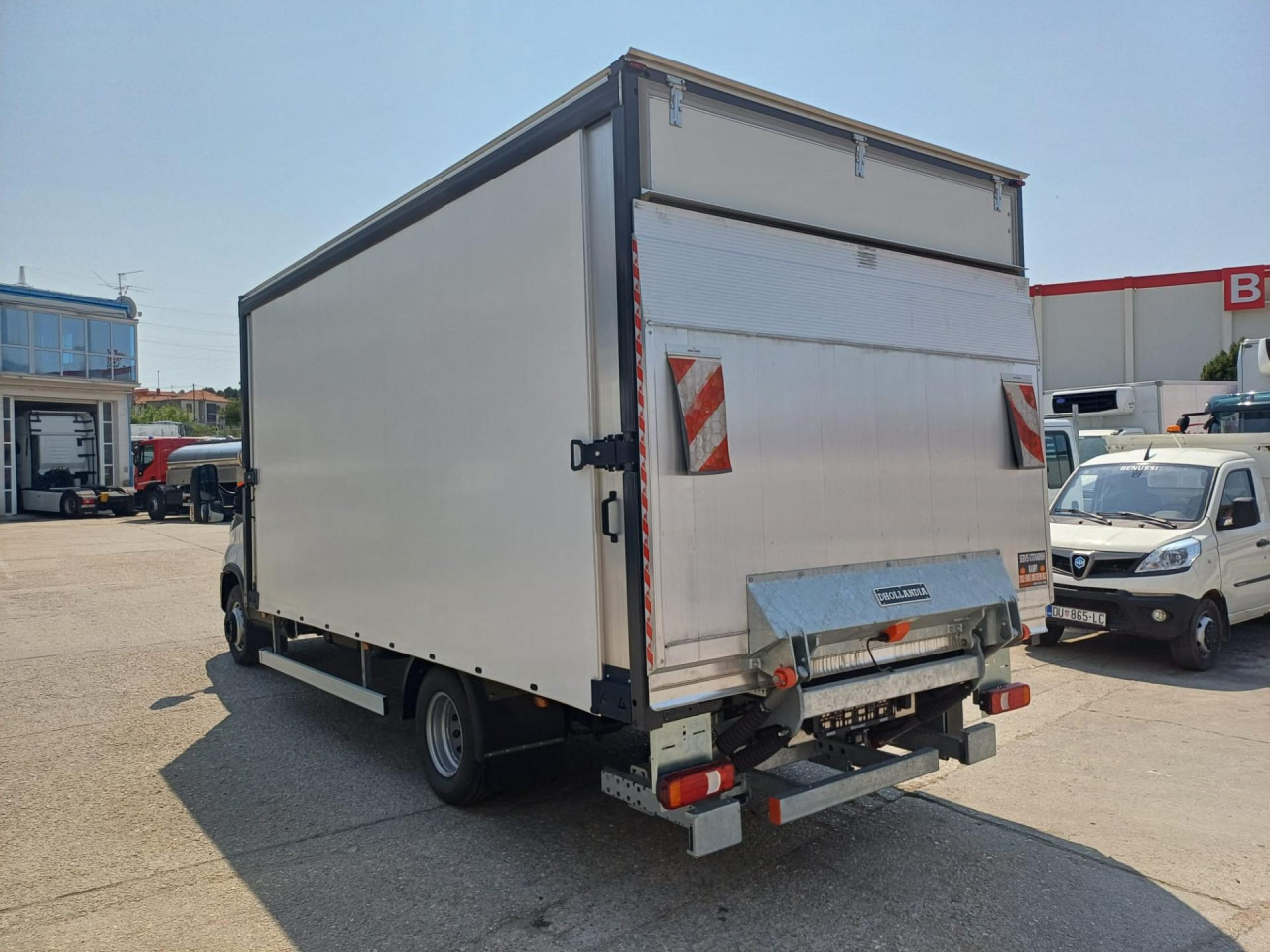 IVECO Daily 70C18H - Furgoneta con lona: foto 5 IVECO Daily 70C18H - Furgoneta con lona: foto 5
