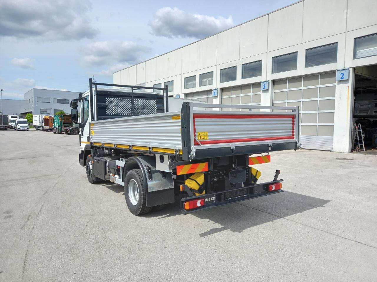 IVECO Eurocargo ML120EL25 - Camión volquete: foto 3 IVECO Eurocargo ML120EL25 - Camión volquete: foto 3