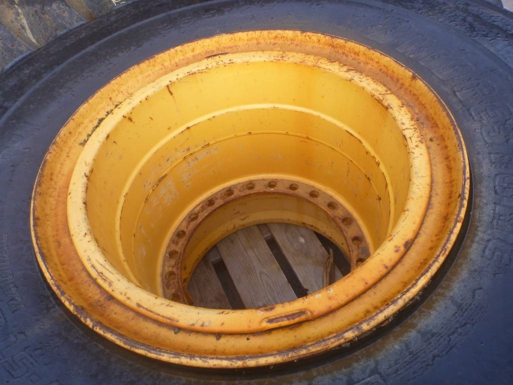 Volvo Hjul, Bridgestone 26.5R25 1st - Eje y piezas para Maquinaria de construcción: foto 4 Volvo Hjul, Bridgestone 26.5R25 1st - Eje y piezas para Maquinaria de construcción: foto 4