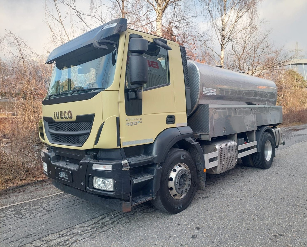 Iveco 190S40 Stralis 4x2, E6, Milchtank Jansky, RHD - Camión cisterna: foto 1 Iveco 190S40 Stralis 4x2, E6, Milchtank Jansky, RHD - Camión cisterna: foto 1