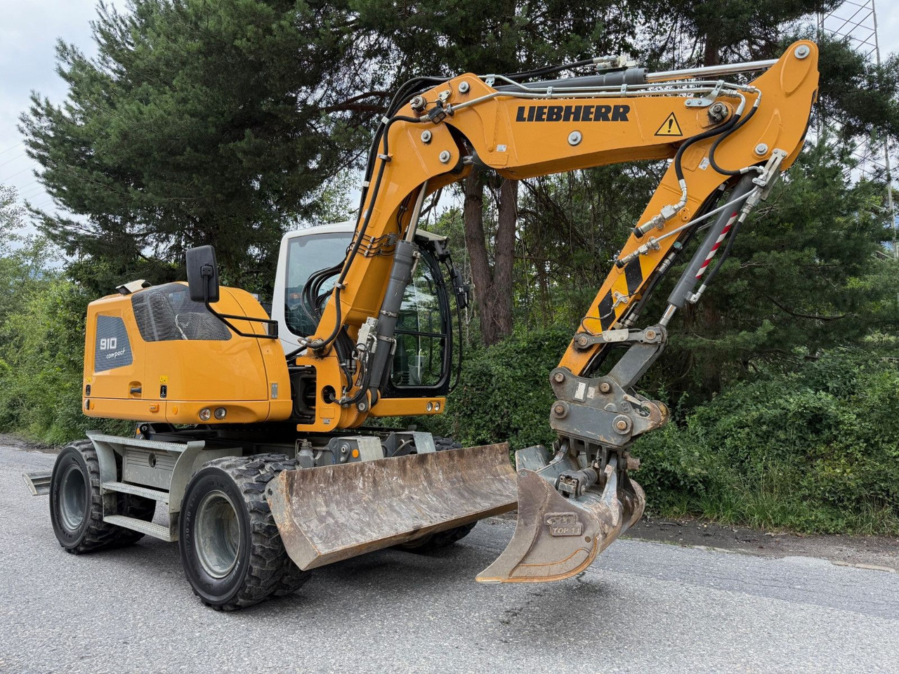 Liebherr A910 Compact Litronic,4 Schaufeln,Schnellwechsle - Excavadora de ruedas: foto 3 Liebherr A910 Compact Litronic,4 Schaufeln,Schnellwechsle - Excavadora de ruedas: foto 3