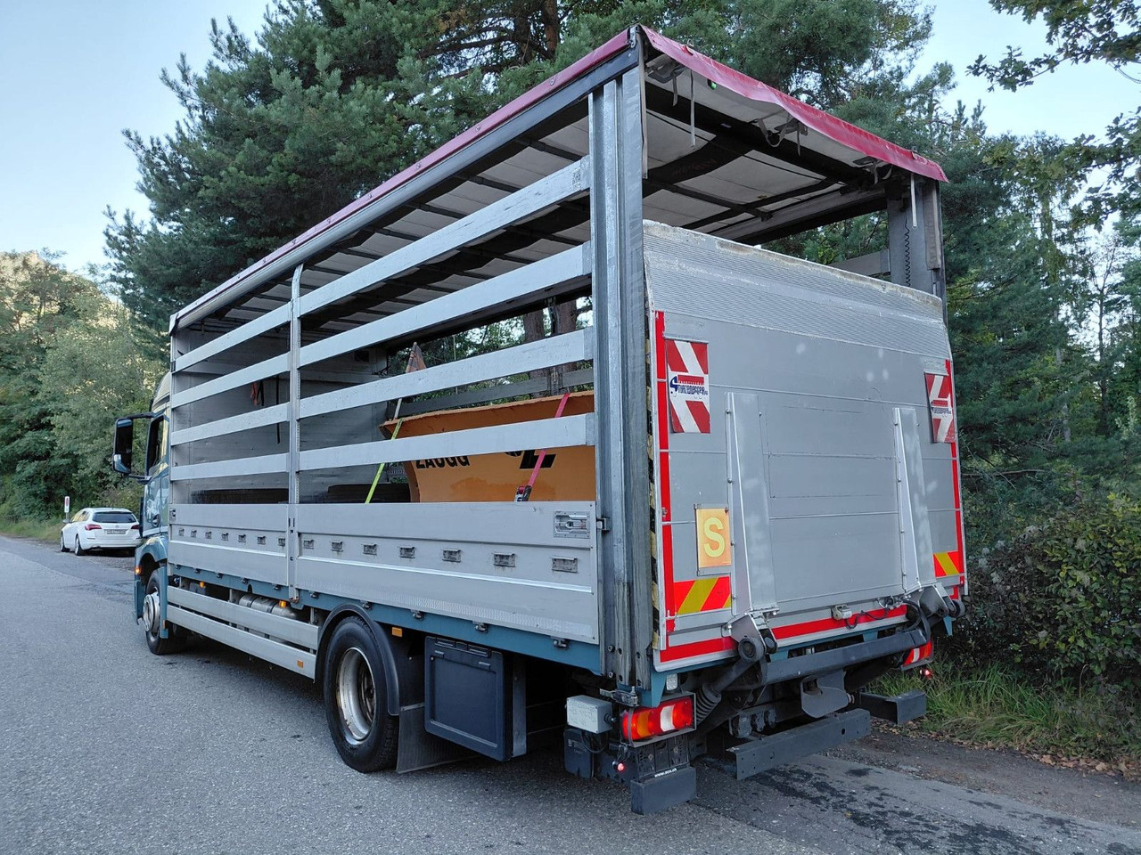 Mercedes-Benz Actros 1836 4x2, E6, Ladebordwand, Fahrschule - Camión lona: foto 5 Mercedes-Benz Actros 1836 4x2, E6, Ladebordwand, Fahrschule - Camión lona: foto 5
