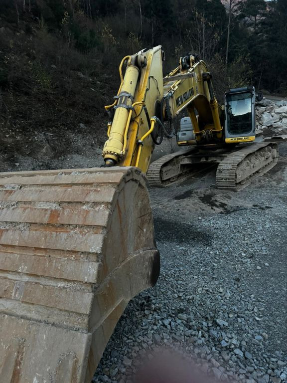 New Holland E485B, 2009year, 50ton New Holland E485B, 2009year, 50ton - Excavadora de cadenas: foto 1 New Holland E485B, 2009year, 50ton New Holland E485B, 2009year, 50ton - Excavadora de cadenas: foto 1