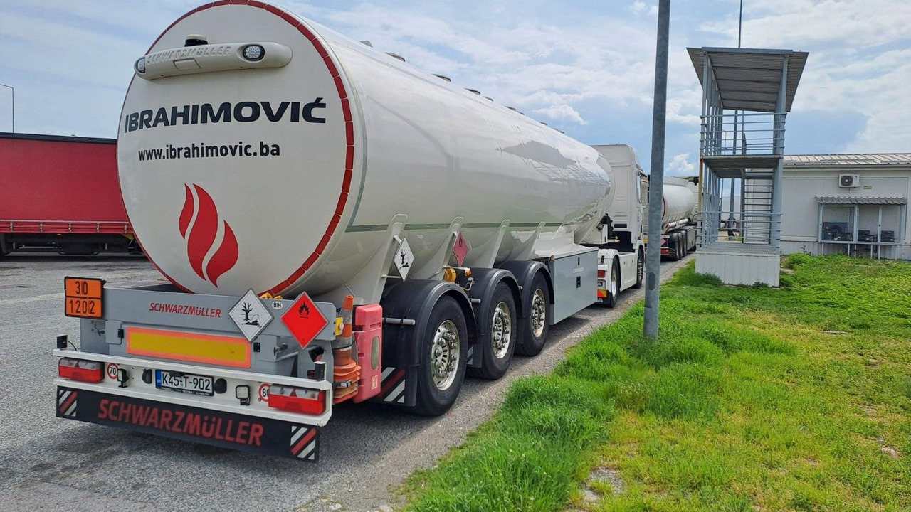 Schwarzmüller 4 Kammern, ADR, Treibstoff Fuel - Semirremolque cisterna: foto 1 Schwarzmüller 4 Kammern, ADR, Treibstoff Fuel - Semirremolque cisterna: foto 1