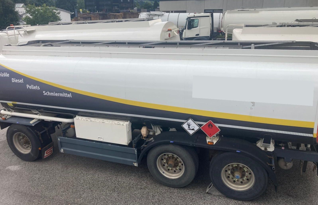 Schwarzmüller Schwingenschlögel, ADR, 3 Kammern, Fuel+Diesel - Remolque cisterna: foto 2 Schwarzmüller Schwingenschlögel, ADR, 3 Kammern, Fuel+Diesel - Remolque cisterna: foto 2