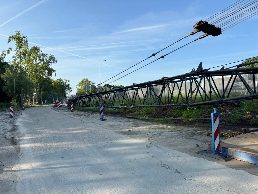 Grúa sobre orugas Hitachi KH300-3 PD: foto 12