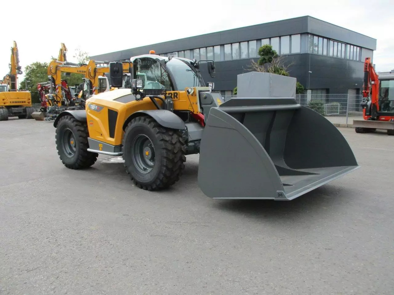 2024 Liebherr T 32-7s - Manipulador telescópico: foto 2 2024 Liebherr T 32-7s - Manipulador telescópico: foto 2