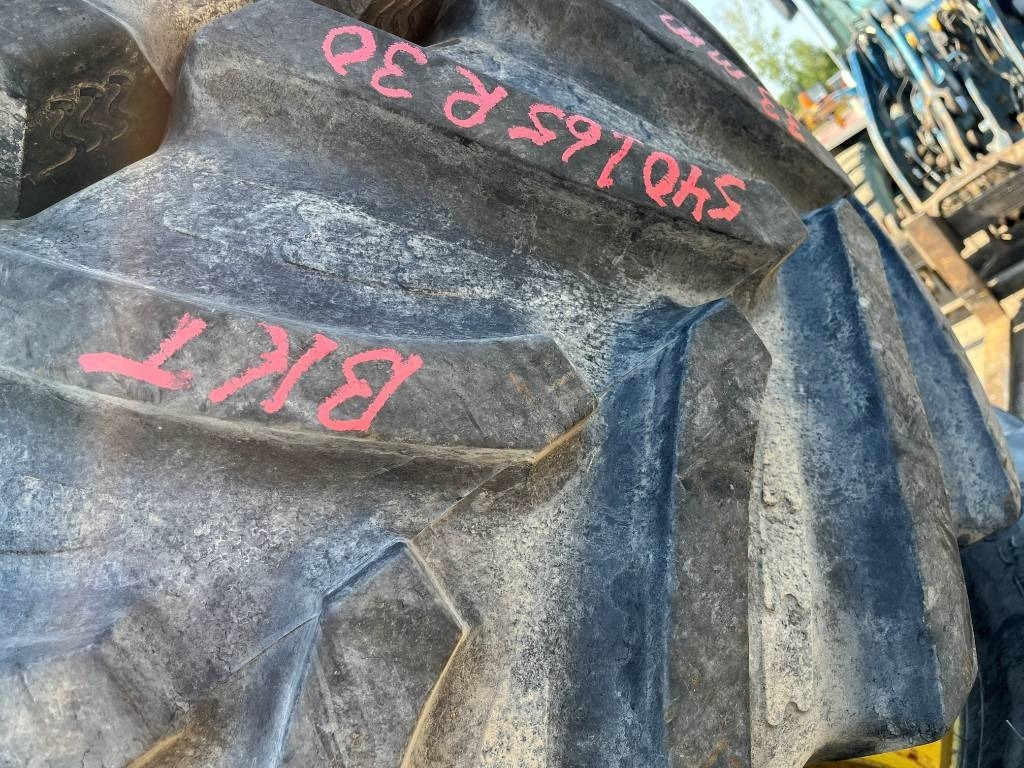 650/65R42 540/65R30 till JD 7530 - Neumático para Maquinaria agrícola: foto 4 650/65R42 540/65R30 till JD 7530 - Neumático para Maquinaria agrícola: foto 4