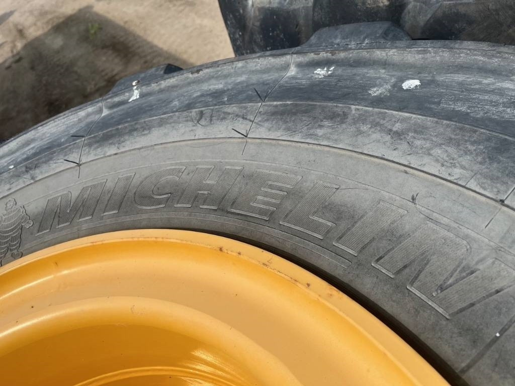 Michelin 650/65R25 Volvo L90 E , F , G , H - Rueda completa: foto 4 Michelin 650/65R25 Volvo L90 E , F , G , H - Rueda completa: foto 4