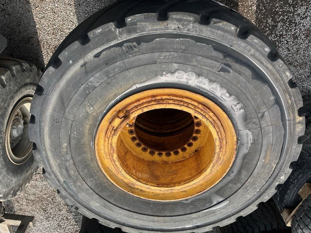 Michelin 800/65R29 XLD Volvo L150 L180 - Rueda completa: foto 5 Michelin 800/65R29 XLD Volvo L150 L180 - Rueda completa: foto 5