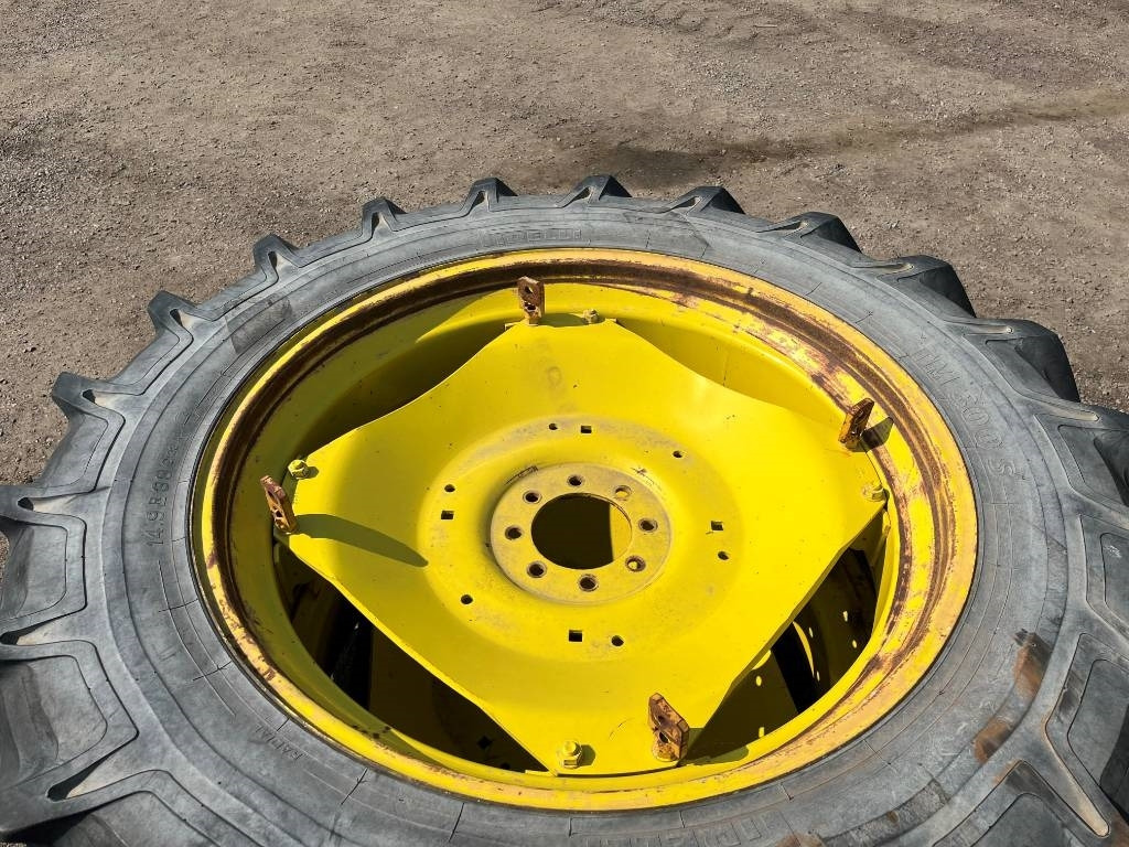 Pirelli 14,9R38 till John Deere - Neumático para Maquinaria agrícola: foto 4 Pirelli 14,9R38 till John Deere - Neumático para Maquinaria agrícola: foto 4