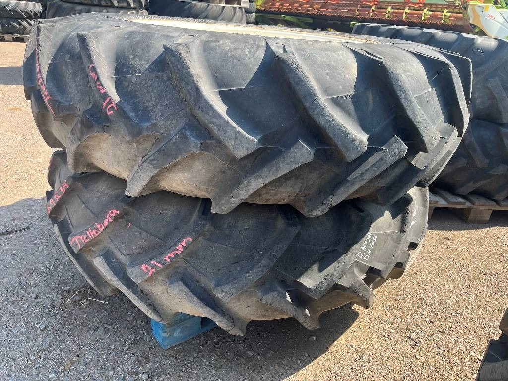 Trelleborg 16,9-34 däck på fälg till New Holland - Neumático para Maquinaria agrícola: foto 1 Trelleborg 16,9-34 däck på fälg till New Holland - Neumático para Maquinaria agrícola: foto 1