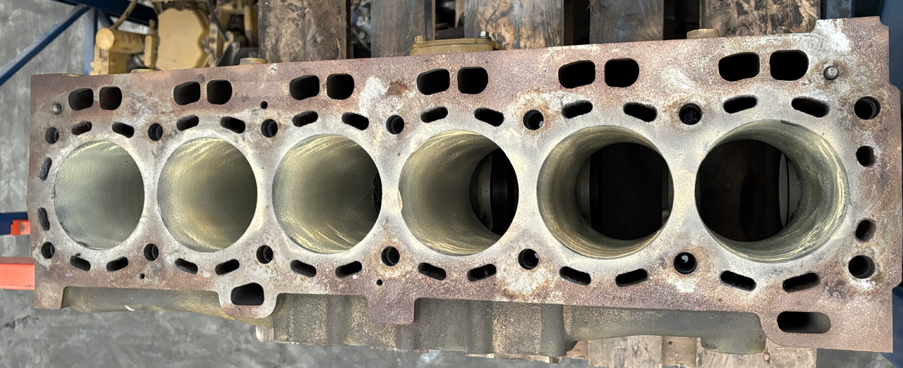 CAT C6.6 666-3106953 310-6953 Blok Silnika CZĘŚCI - Bloque de cilindros para Maquinaria agrícola: foto 2 CAT C6.6 666-3106953 310-6953 Blok Silnika CZĘŚCI - Bloque de cilindros para Maquinaria agrícola: foto 2