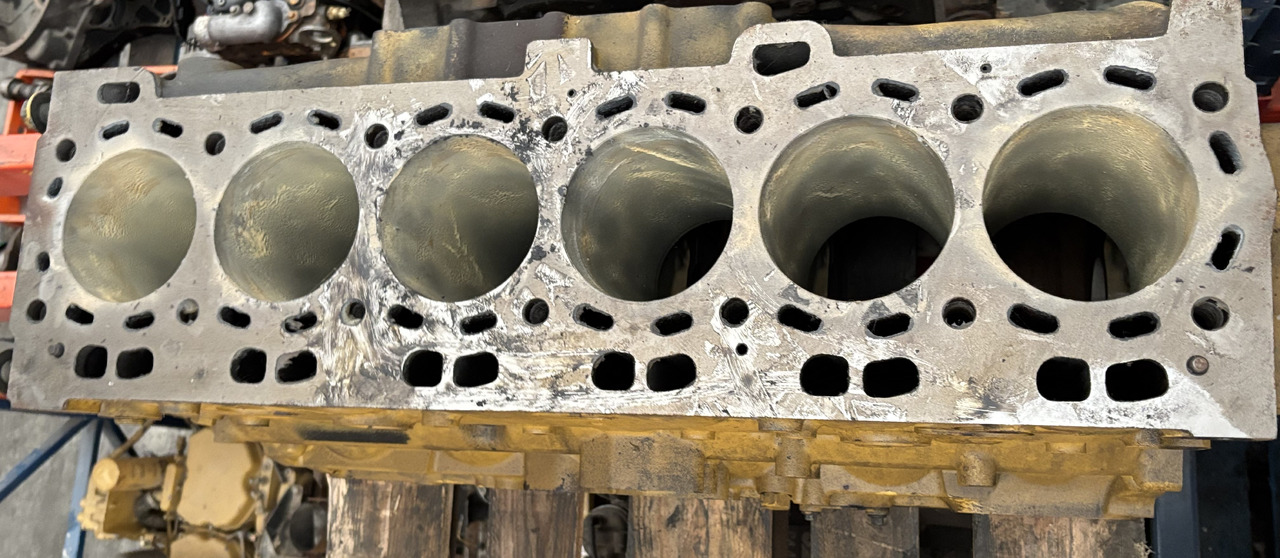 CAT C6.6 666-3106953 Blok Silnika CZĘŚCI - Bloque de cilindros para Maquinaria agrícola: foto 2 CAT C6.6 666-3106953 Blok Silnika CZĘŚCI - Bloque de cilindros para Maquinaria agrícola: foto 2