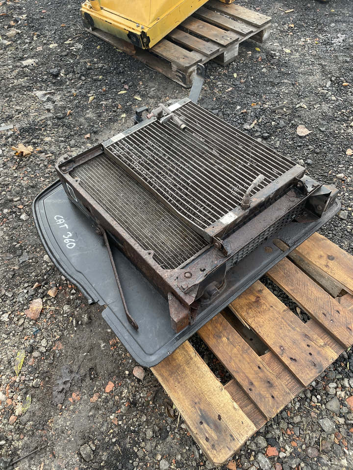 CAT TH360 - chłodnica wody - Enfriador de aceite para Maquinaria de construcción: foto 2 CAT TH360 - chłodnica wody - Enfriador de aceite para Maquinaria de construcción: foto 2