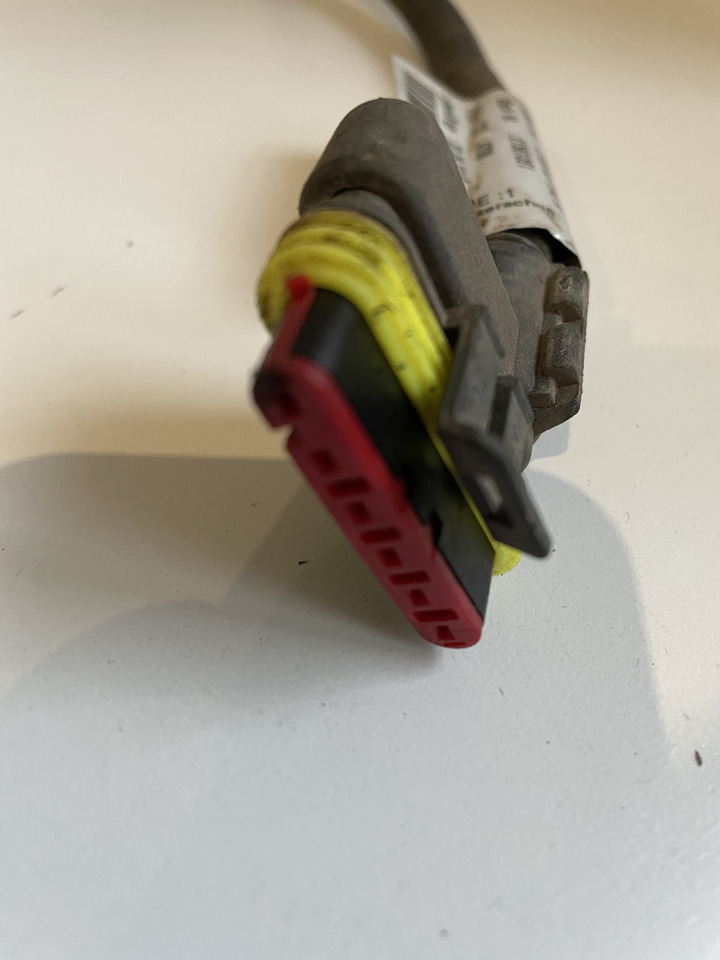Claas Arion 550-520 650-620 - kabel wiązka elektryczna 0021581051 - Cables/ Alambres para Tractor: foto 2 Claas Arion 550-520 650-620 - kabel wiązka elektryczna 0021581051 - Cables/ Alambres para Tractor: foto 2