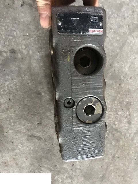 Claas Arion - Blok Zaworowy REXROTH - Válvula hidráulica para Maquinaria agrícola: foto 1 Claas Arion - Blok Zaworowy REXROTH - Válvula hidráulica para Maquinaria agrícola: foto 1