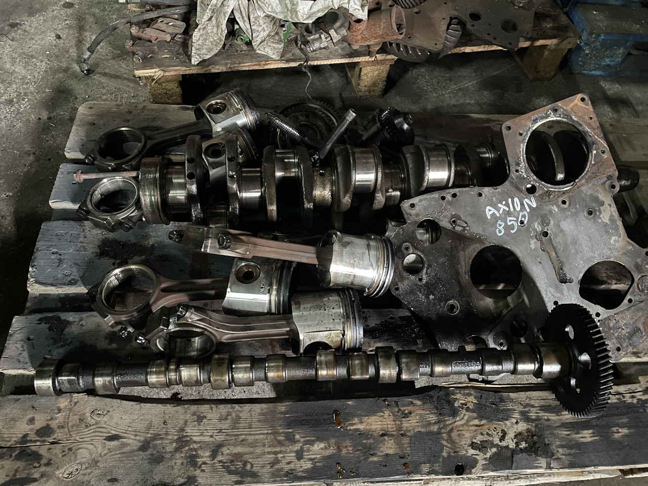 Claas Axion 850 - wał korbowy korbowód tłok wałek rozrządu popychacze - Cigüeñal para Maquinaria agrícola: foto 1 Claas Axion 850 - wał korbowy korbowód tłok wałek rozrządu popychacze - Cigüeñal para Maquinaria agrícola: foto 1