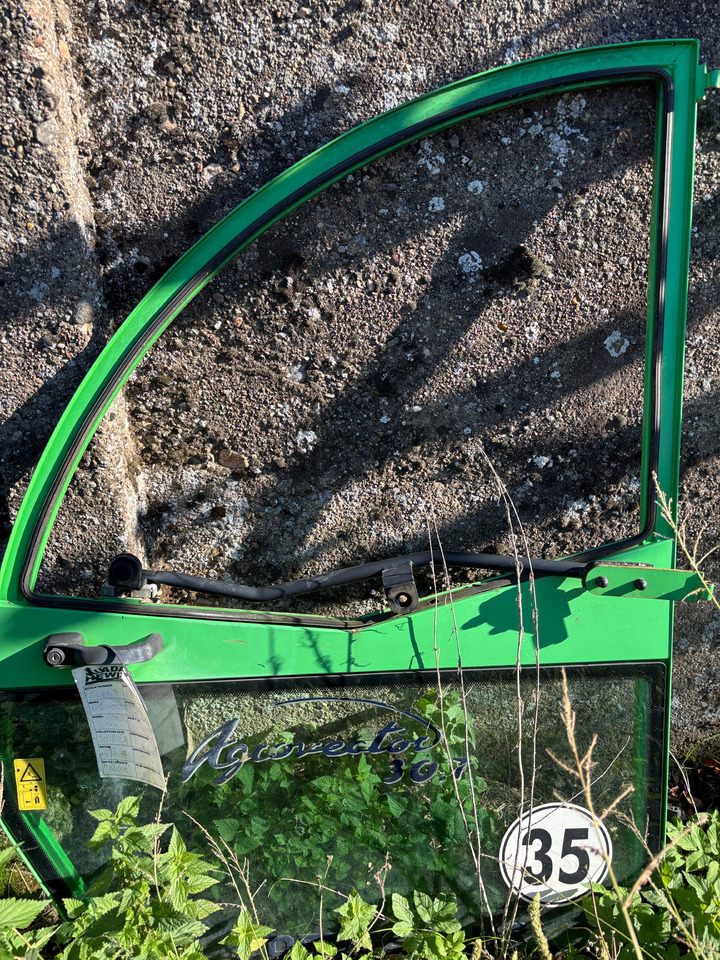 DEUTZ-FAHR Agrovector 30.7 Drzwi Lewe - Puerta y piezas para Maquinaria agrícola: foto 1 DEUTZ-FAHR Agrovector 30.7 Drzwi Lewe - Puerta y piezas para Maquinaria agrícola: foto 1