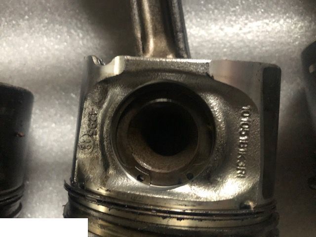 Deutz TCD 2012 L06 4V - Tłok - Pistones/ Anillos/ Bujes para Maquinaria agrícola: foto 1 Deutz TCD 2012 L06 4V - Tłok - Pistones/ Anillos/ Bujes para Maquinaria agrícola: foto 1