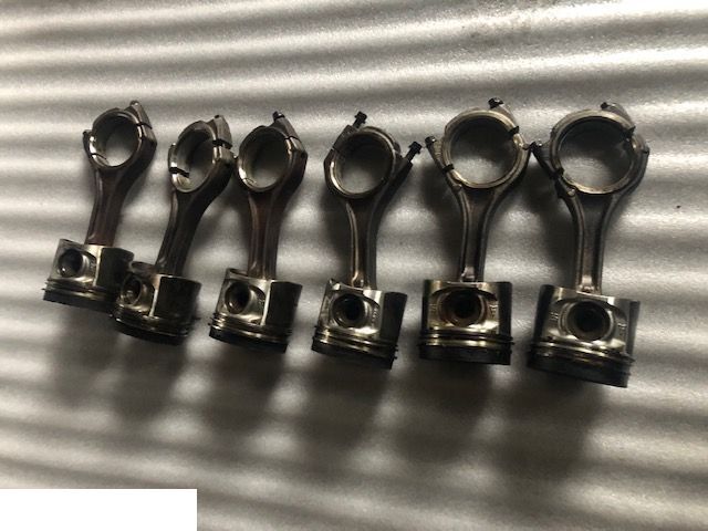 Deutz TCD 2012 L06 4V - Tłok - Pistones/ Anillos/ Bujes para Maquinaria agrícola: foto 3 Deutz TCD 2012 L06 4V - Tłok - Pistones/ Anillos/ Bujes para Maquinaria agrícola: foto 3