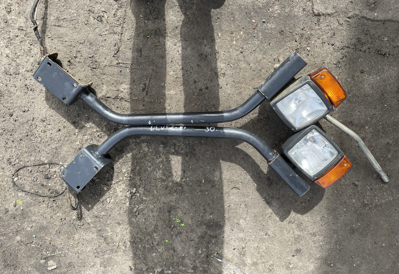 Deuzt-Fahr Agrovector 30.7 - lampy przednie reflektor - Faro delantero para Maquinaria agrícola: foto 1 Deuzt-Fahr Agrovector 30.7 - lampy przednie reflektor - Faro delantero para Maquinaria agrícola: foto 1
