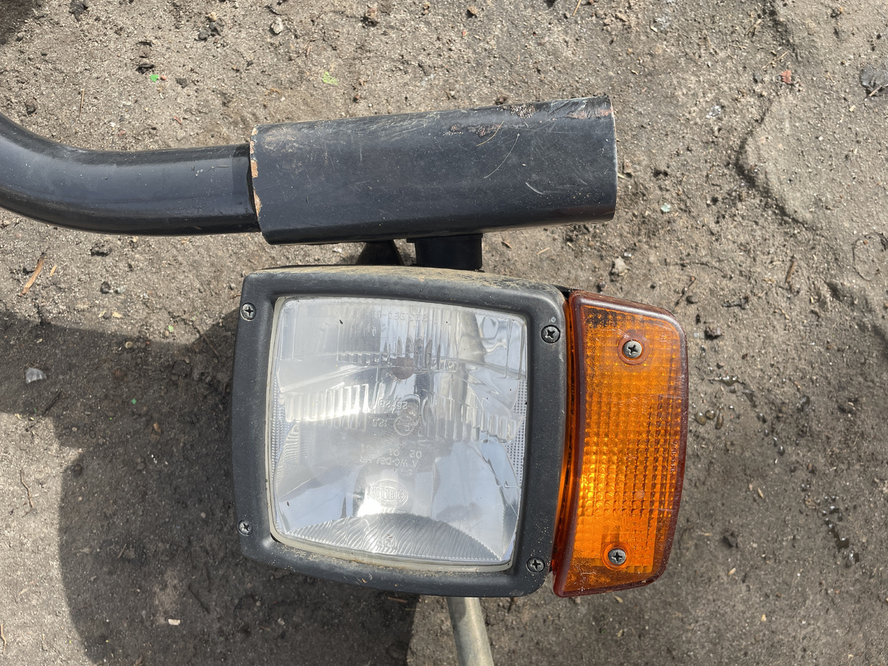 Deuzt-Fahr Agrovector 30.7 - lampy przednie reflektor - Faro delantero para Maquinaria agrícola: foto 3 Deuzt-Fahr Agrovector 30.7 - lampy przednie reflektor - Faro delantero para Maquinaria agrícola: foto 3