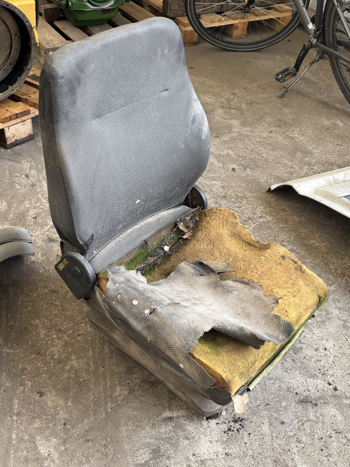 Dieci 185 - Ładowarka Teleskopowa - Fotel Kierowcy Siedzenie - Asiento para Manipulador telescópico: foto 1 Dieci 185 - Ładowarka Teleskopowa - Fotel Kierowcy Siedzenie - Asiento para Manipulador telescópico: foto 1