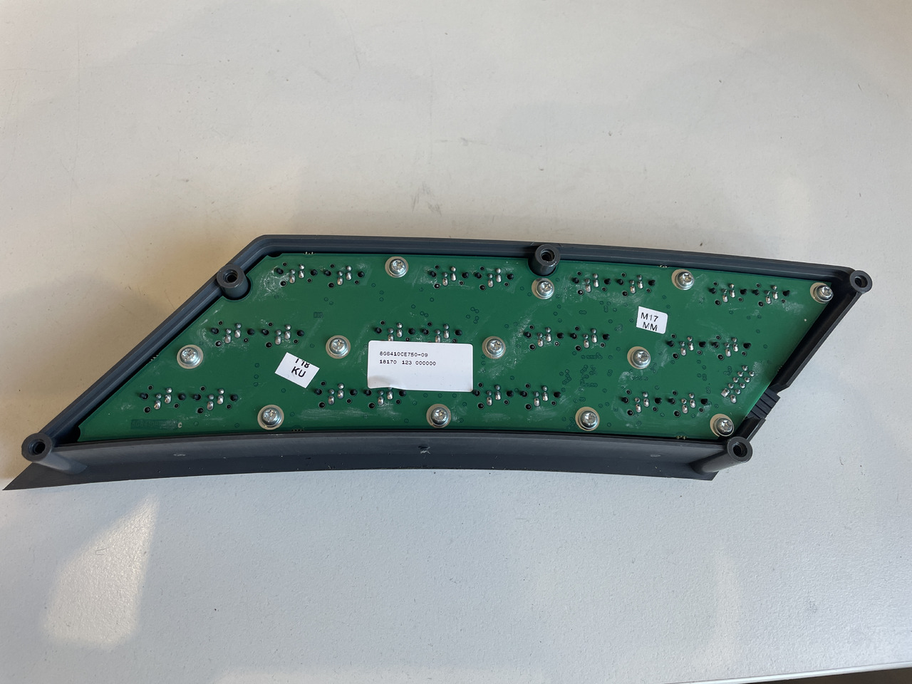 Fendt 512, 513, 514, 516, 714, 716, 718, 720, 722, 724 - panel obsługowy F743810460010 - Cabina e interior para Tractor: foto 2 Fendt 512, 513, 514, 516, 714, 716, 718, 720, 722, 724 - panel obsługowy F743810460010 - Cabina e interior para Tractor: foto 2
